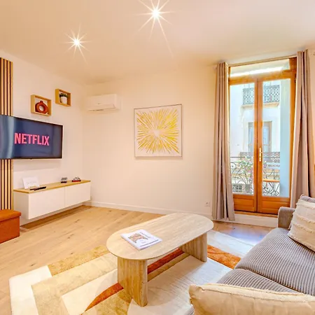 Апартаменты The Theater - 3stars - Theater View - Center - Air Conditioning *